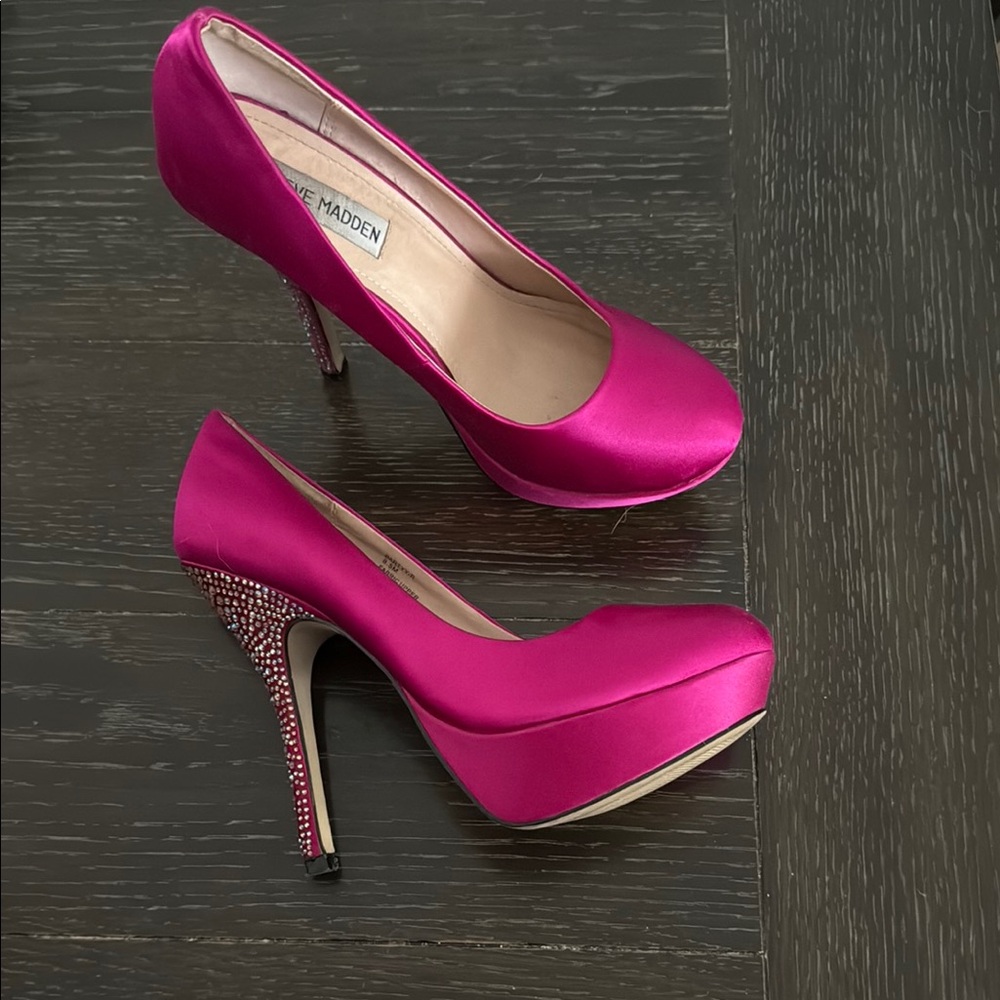 Steve Madden Fuchsia Satin Platform High Heels